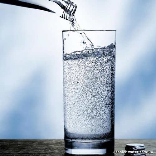 Обычная питьевая вода против газированной воды