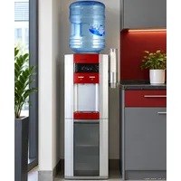 HotFrost V745CST Red біля стіни в інтер’єрі; стаканотримач є додатковим аксесуаром