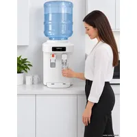 Візуалізація HotFrost D65E в офісі, склянка натискає нижній важіль крана