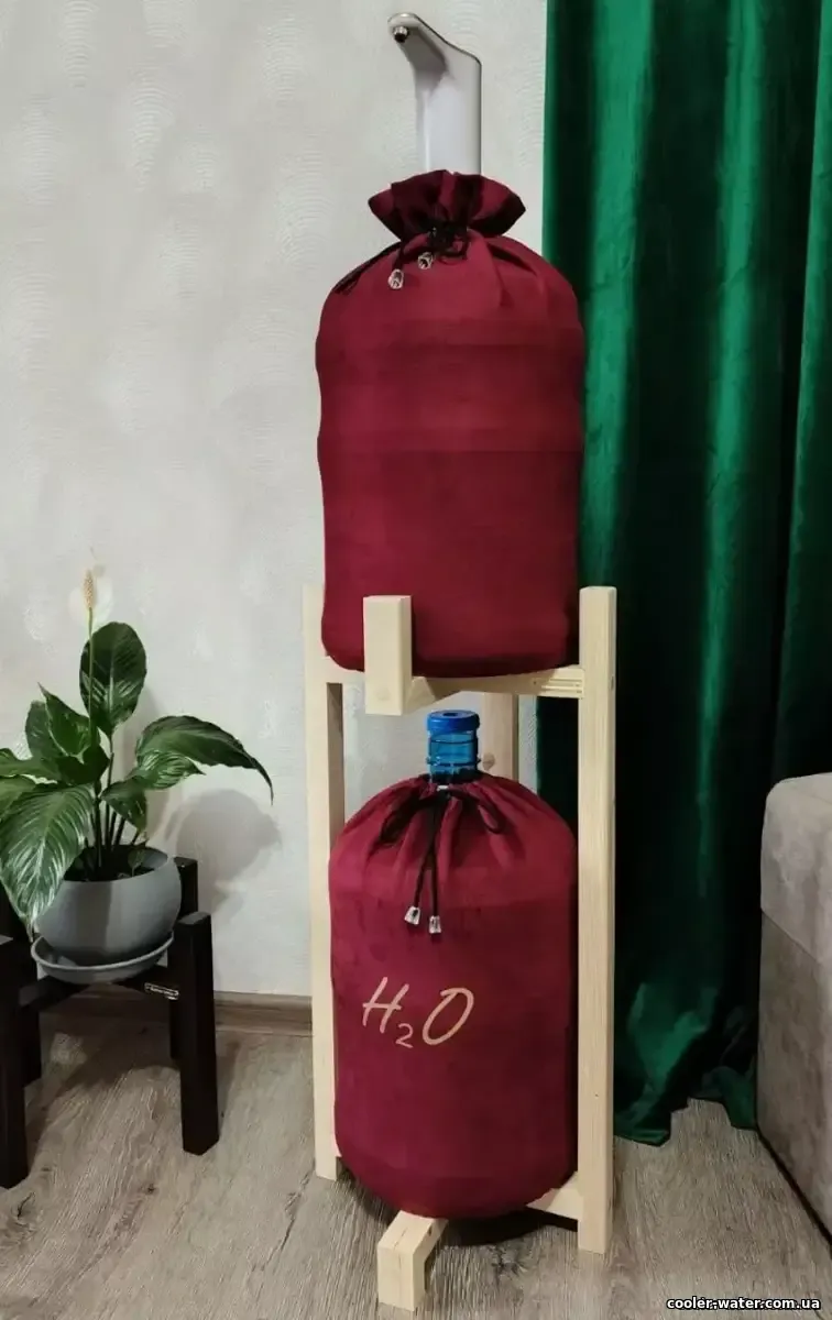 Дерев’яна підставка на два бутлі з помпою - реальний приклад