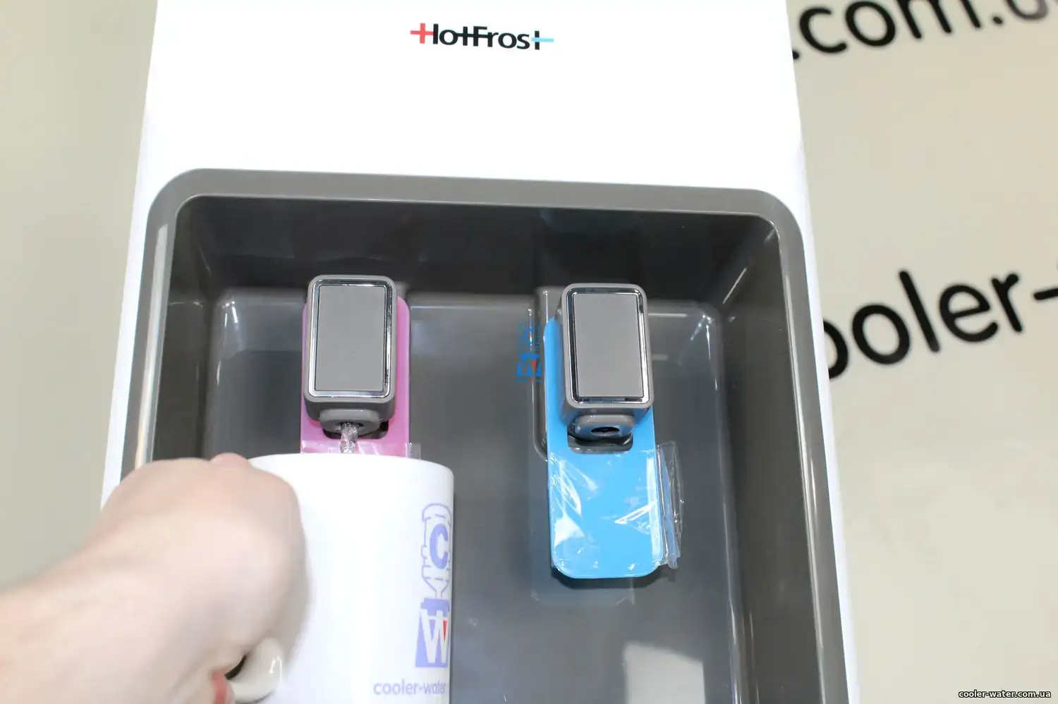 Кулери для води HotFrost V1133 і V1133CE: подача води та встановлення бутля, фото 14 з 23