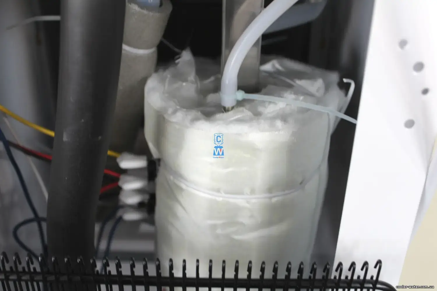 Кулери для води HotFrost V1133 і V1133CE: внутрішні вузли й охолодження, фото 21 з 23