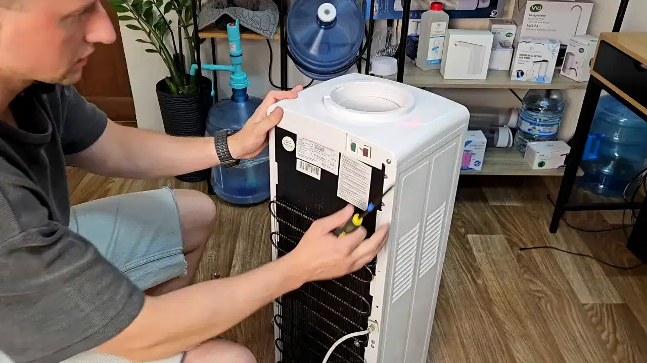Перевірка кріплення верхньої кришки кулера HotFrost V118 після заміни