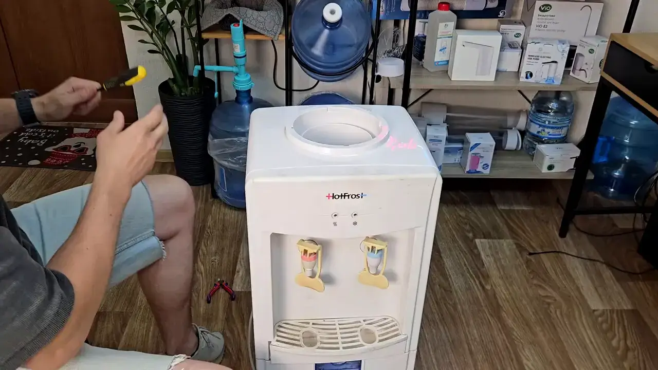 Кулер HotFrost V118 зі встановленою новою верхньою кришкою