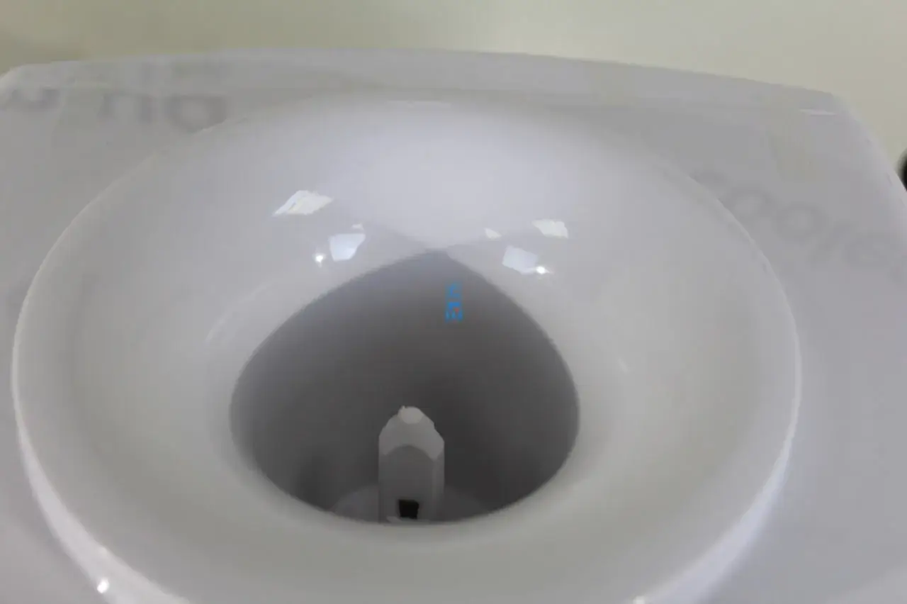 Бутлеприймач HotFrost V118R зблизька