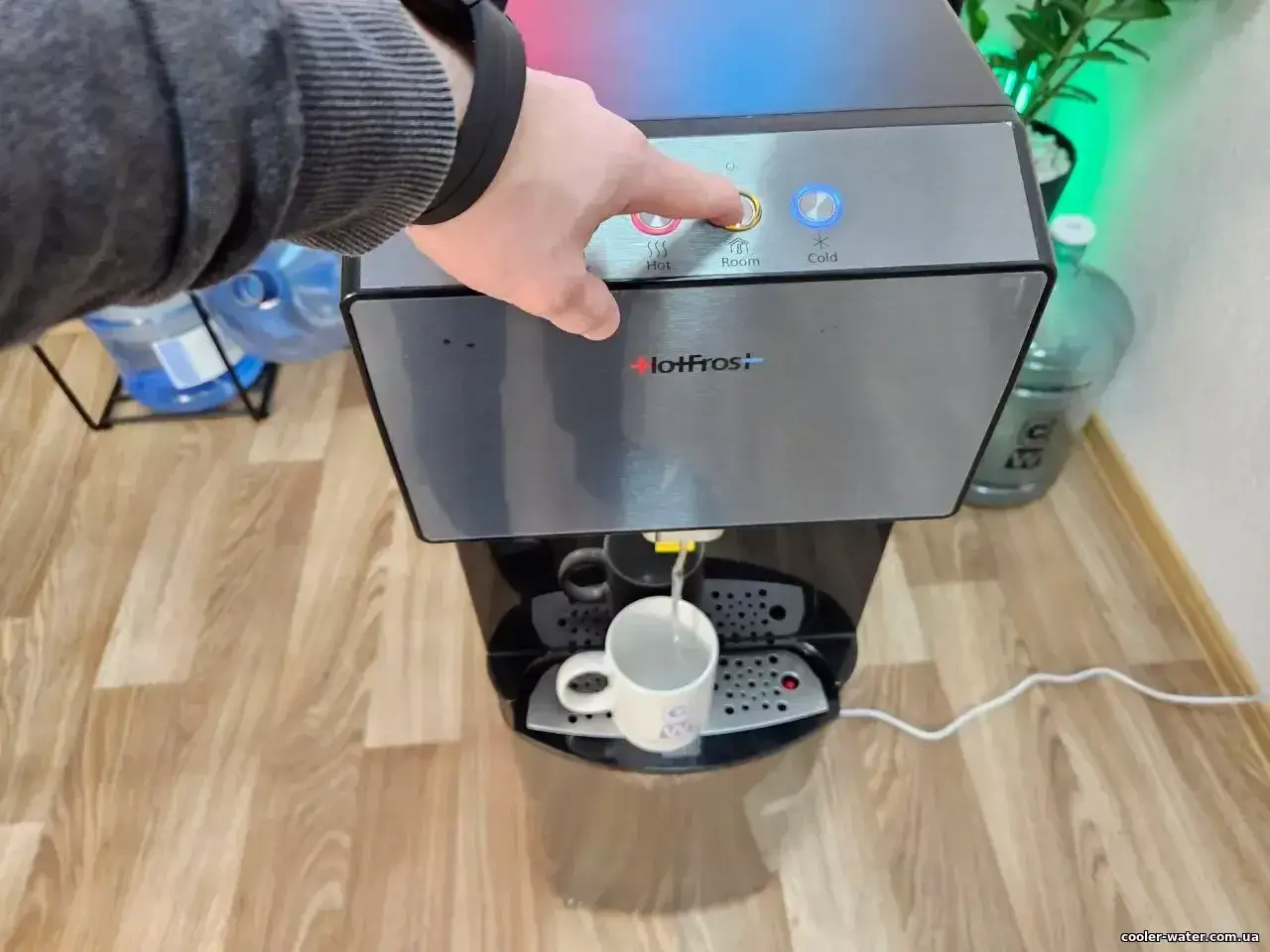 Огляд кулера для води HotFrost V450ASM — фото 8